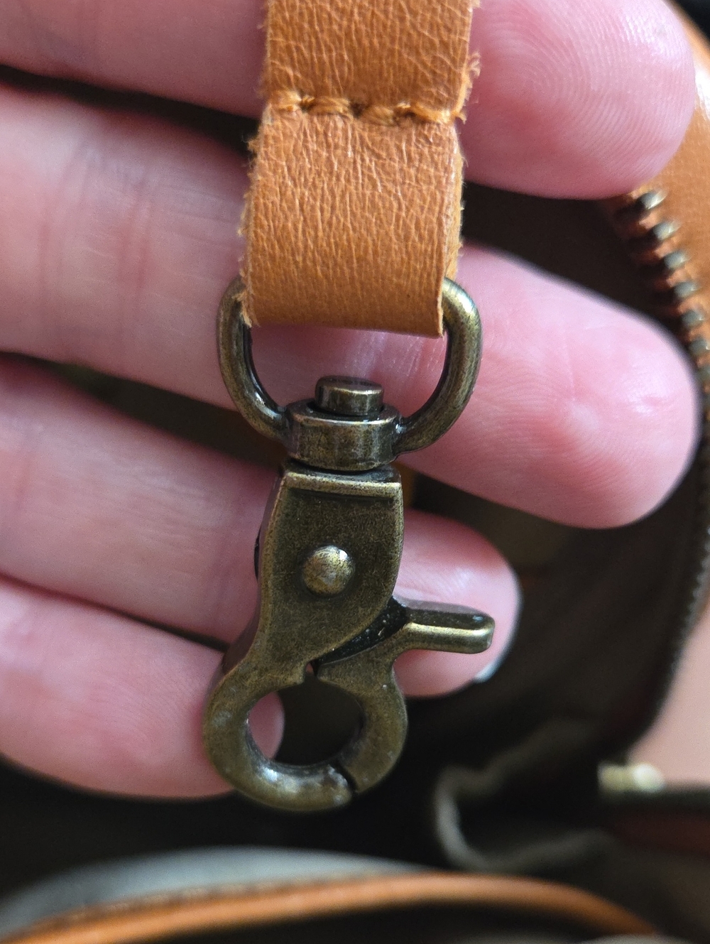 Minooy Thea Crossbody Bag - Picture 8 of 12